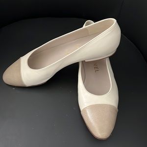 New without box size 8/38 Chanel snake cap-toe ballet flats